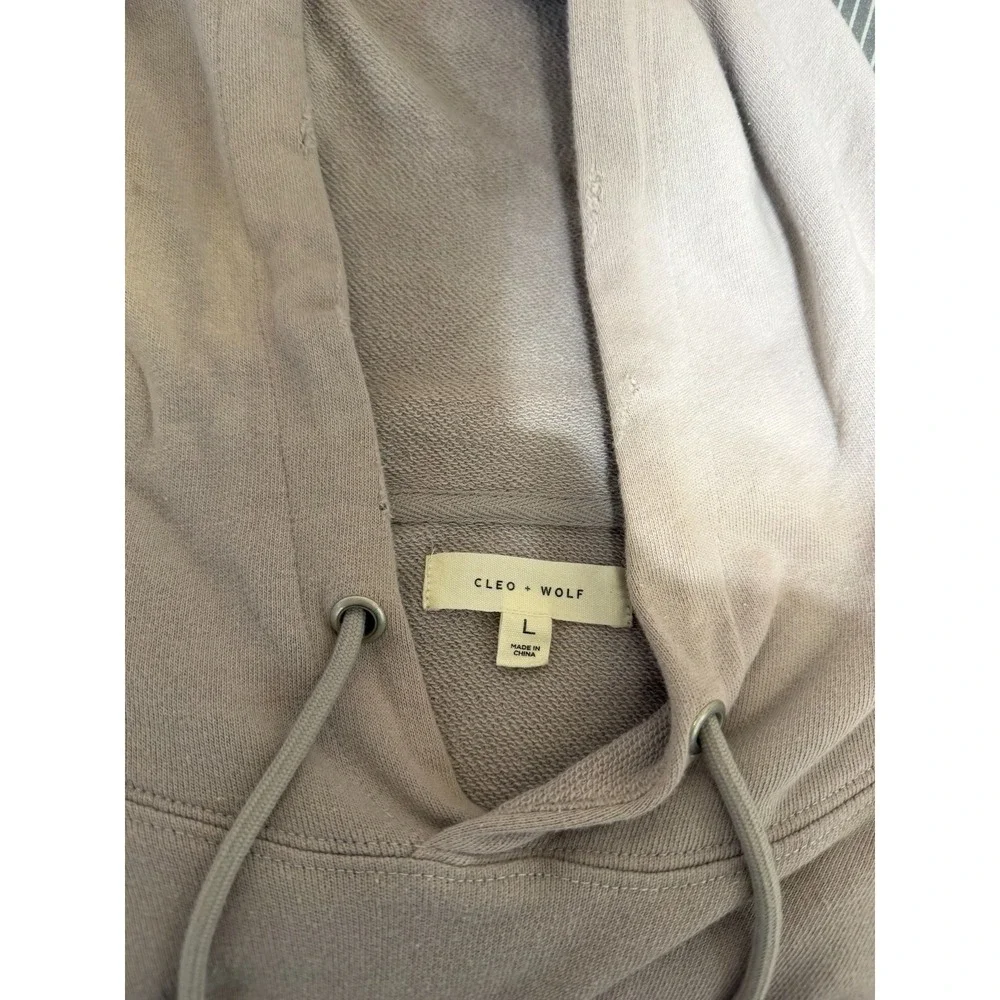 Cleo + Wolf Size Large Whiskey O' Clock Time For A Drink Cropped Beige Hoodie‎